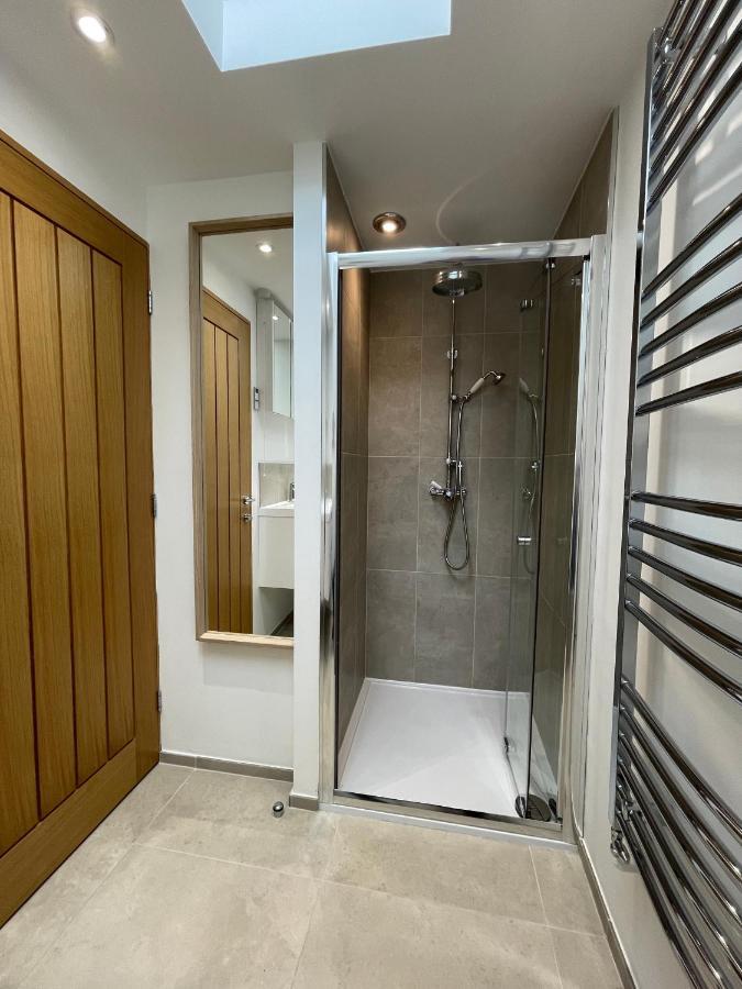 Whitley Old Garage Apartment Екстериор снимка